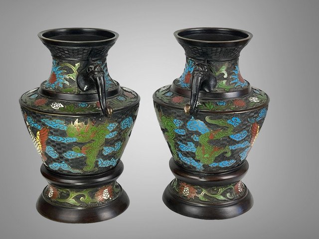 Paire De Vases De La Fin Du XIXe En Bronze Et émaux Cloisonnés Polychromes-photo-4