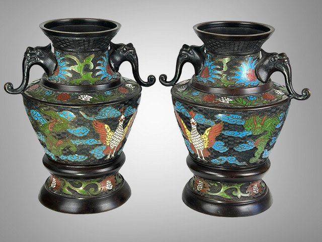 Paire De Vases De La Fin Du XIXe En Bronze Et émaux Cloisonnés Polychromes-photo-1