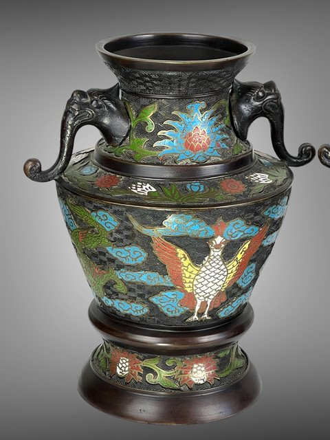 Paire De Vases De La Fin Du XIXe En Bronze Et émaux Cloisonnés Polychromes-photo-3