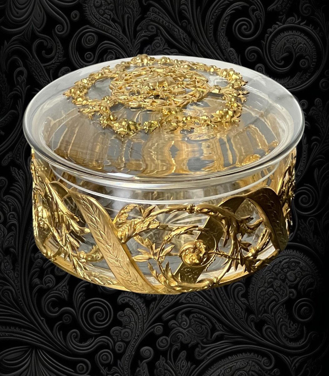 Bonbonnière Ancienne De Style Louis XVI En Verre Et Laiton Doré