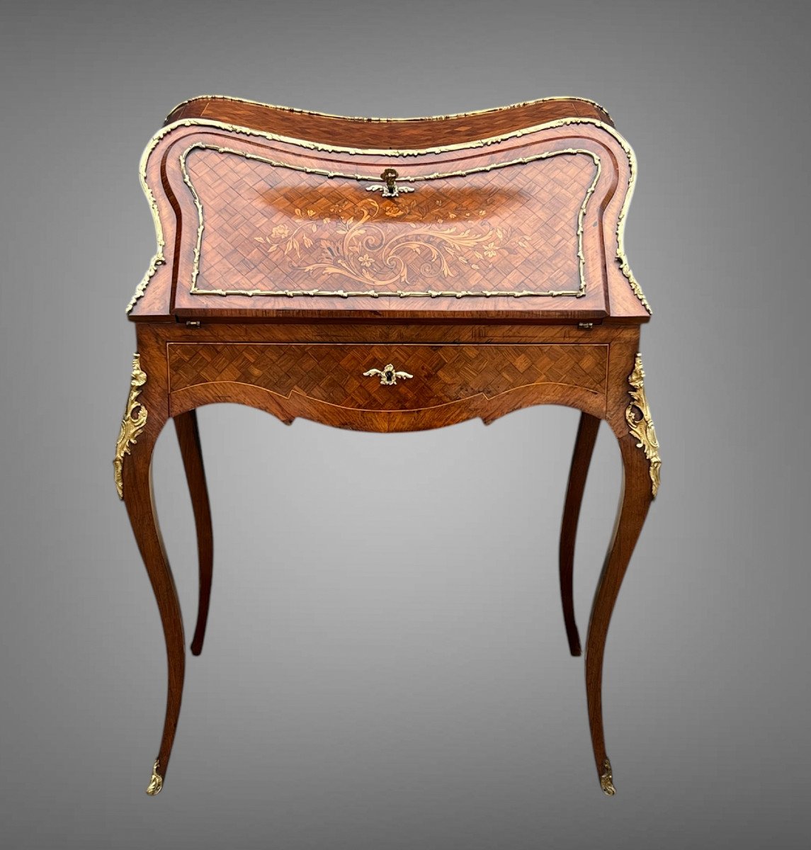 Bureau De Pente Violoné En Marqueterie De Bois De Placage De Style Louis XV-photo-1