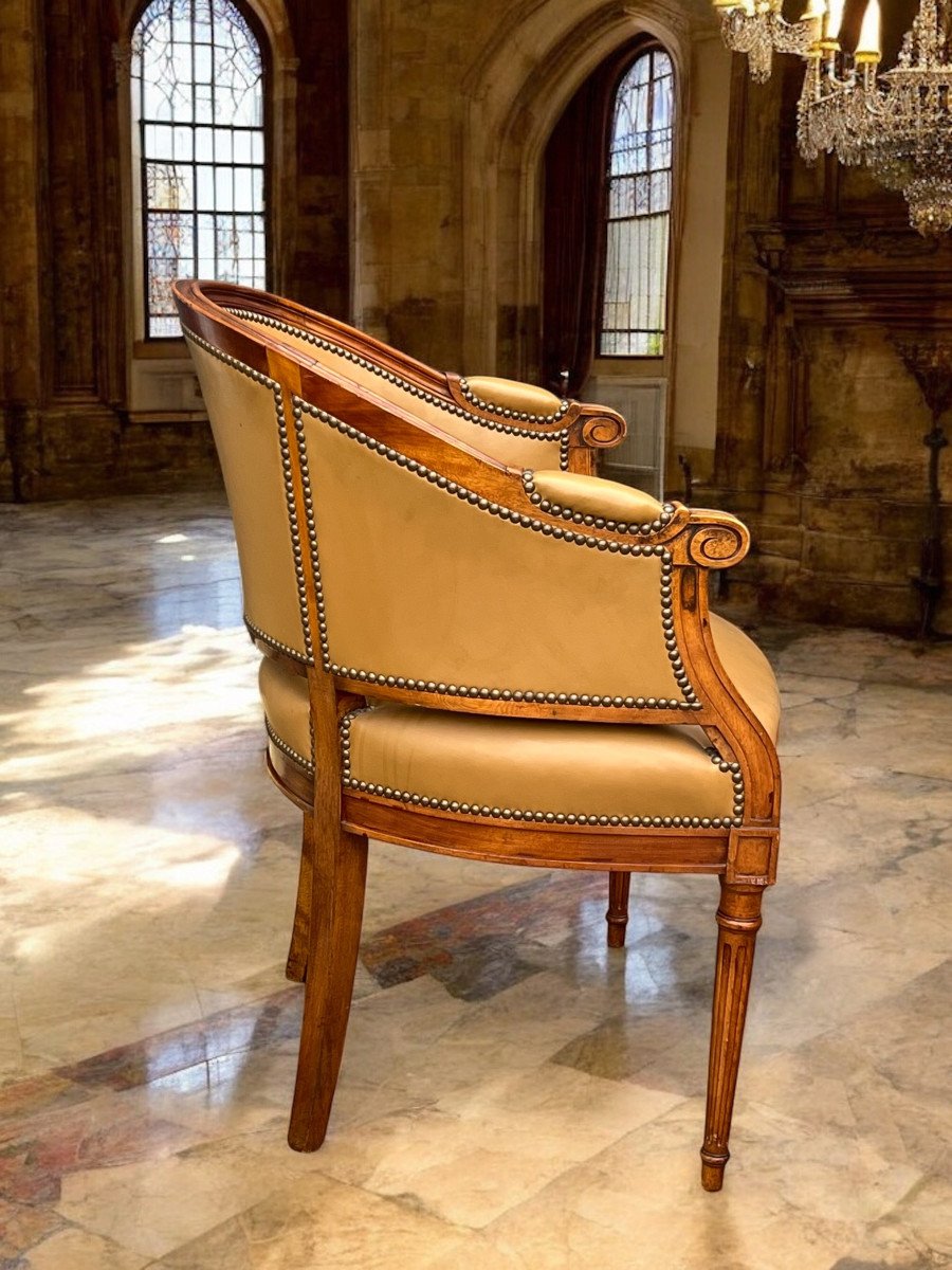 Fauteuil De Bureau De Style Louis XVI En Noyer Recouvert De Cuir Marron-photo-1