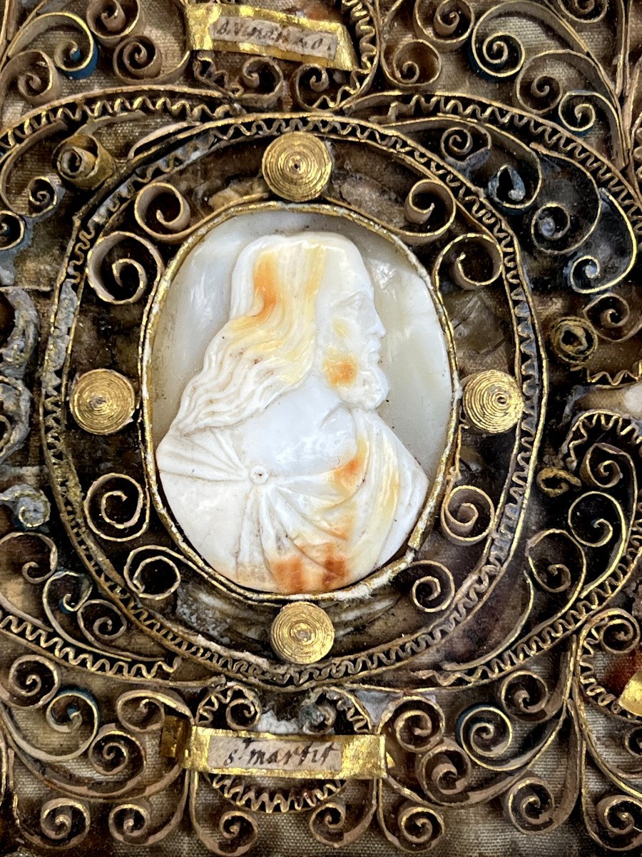 17th Century Paperoles Reliquary Frame With A Cameo Medallion In The Center-photo-4