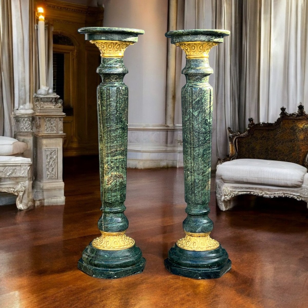 Paire De Colonnes En Marbre Vert Ornées De Bronze Doré Du XIXe De 118 Cm De Haut