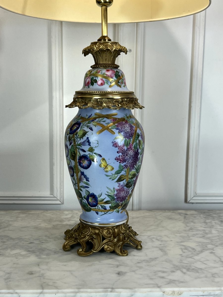 Grande Lampe Ancienne En Porcelaine De Paris A 3 Decors Floraux Ornée De Bronze-photo-3