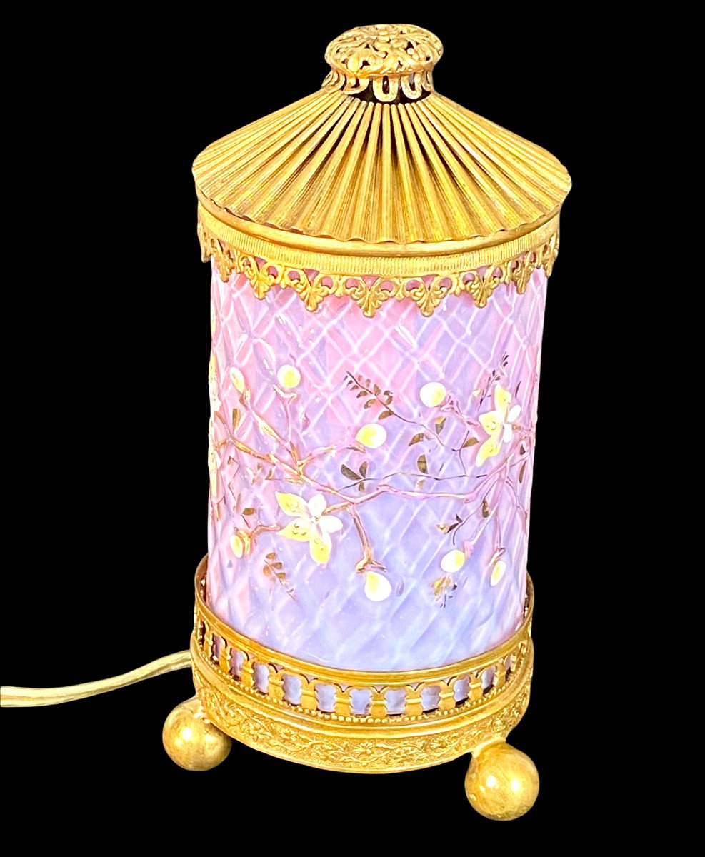 Early 20th Century Night Light In Brass And Cylindrical Enameled Glass With Mistletoe Decor-photo-2