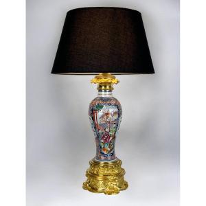 Lampe Chinoise Epoque 19eme En Porcelaine Polychrome Ornée De Bronze Doré