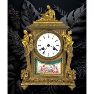 19th Century Clock In Gilt Bronze And Sèvres Porcelain Decorated With Characters