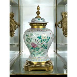 Baluster-shaped Covered Vase In Porcelain And Bronze In The Chinese Style