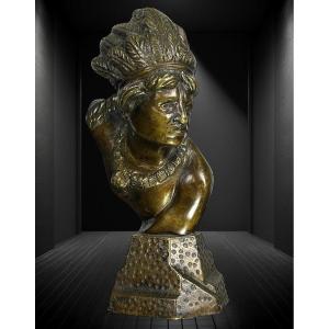 Antique Patinated Bronze Representing An Indian Head On A Base From The 1930s