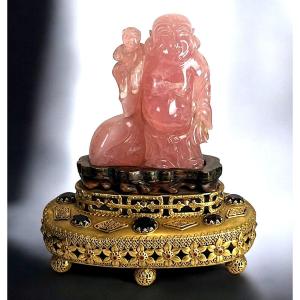 Chine / Sculpture /bouddha En Quartz Rose Avec Socle En Bronze Et Pierres Rouges