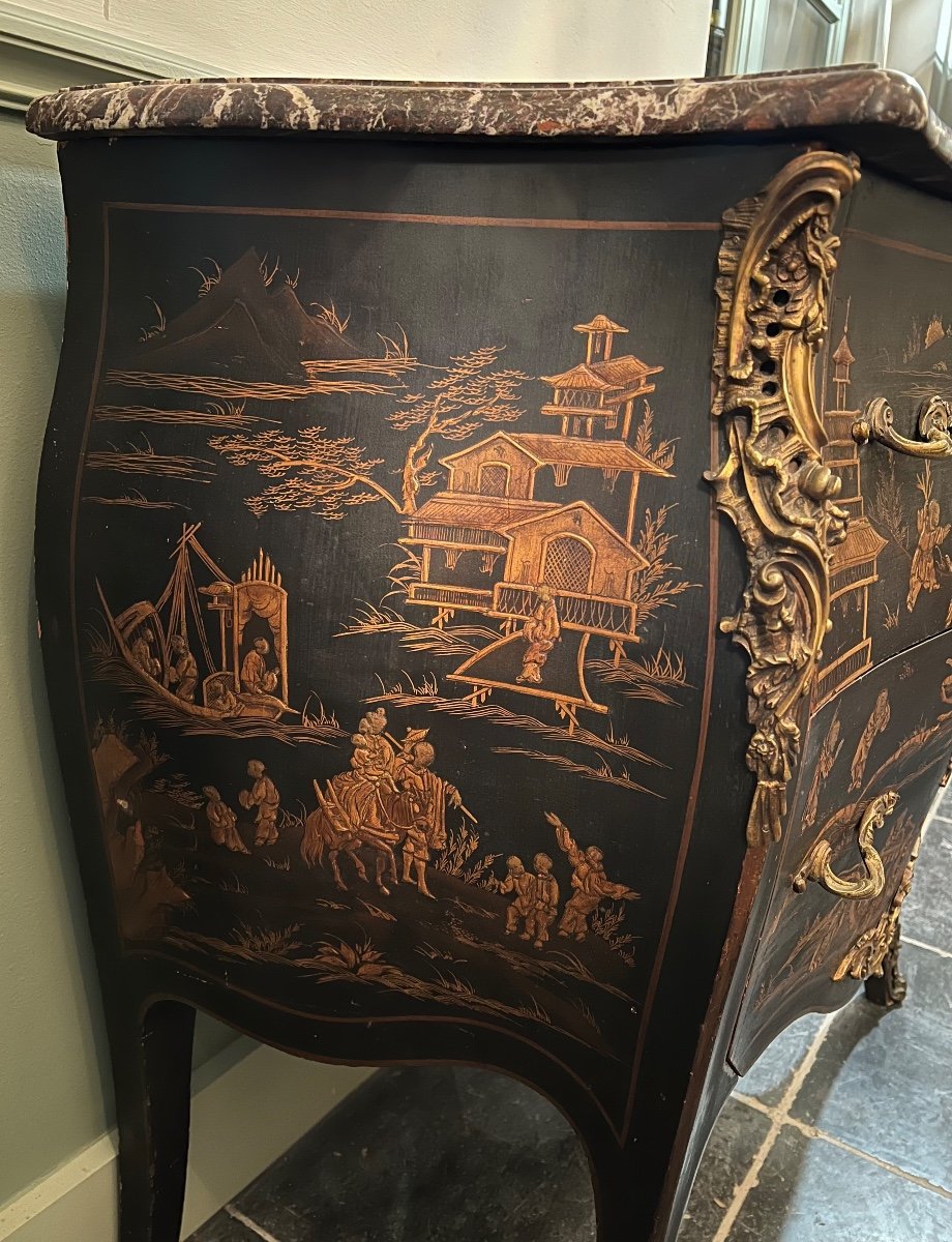 A Louis XV Style Chinese Lacquer Chest Of Drawers With Gilded Bronze Mounts-photo-3