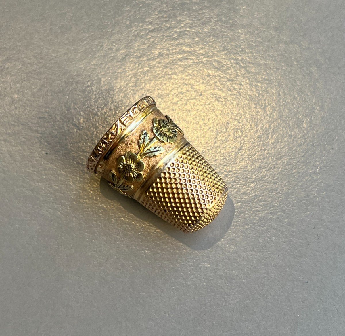 Thimble In Two 18 Carat Golds. 19th Century-photo-1