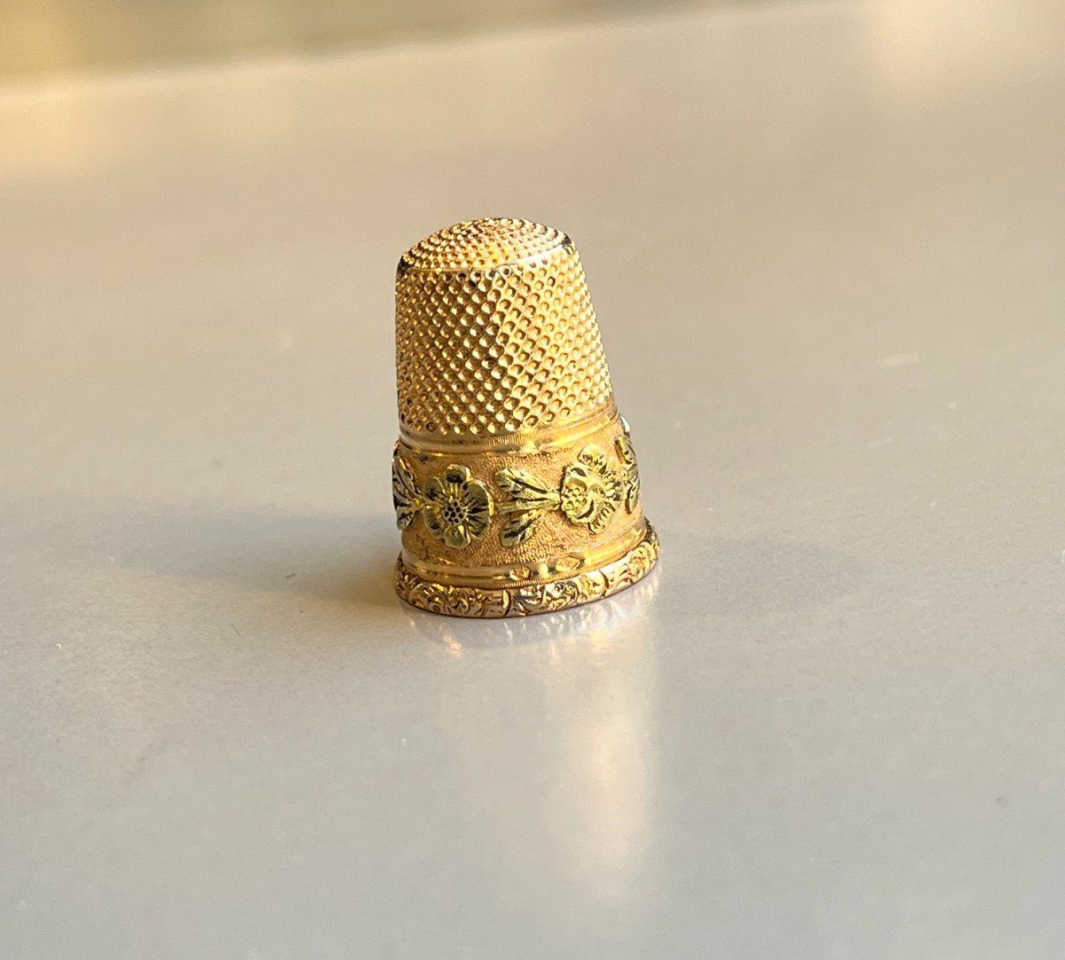 Thimble In Two 18 Carat Golds. 19th Century-photo-2