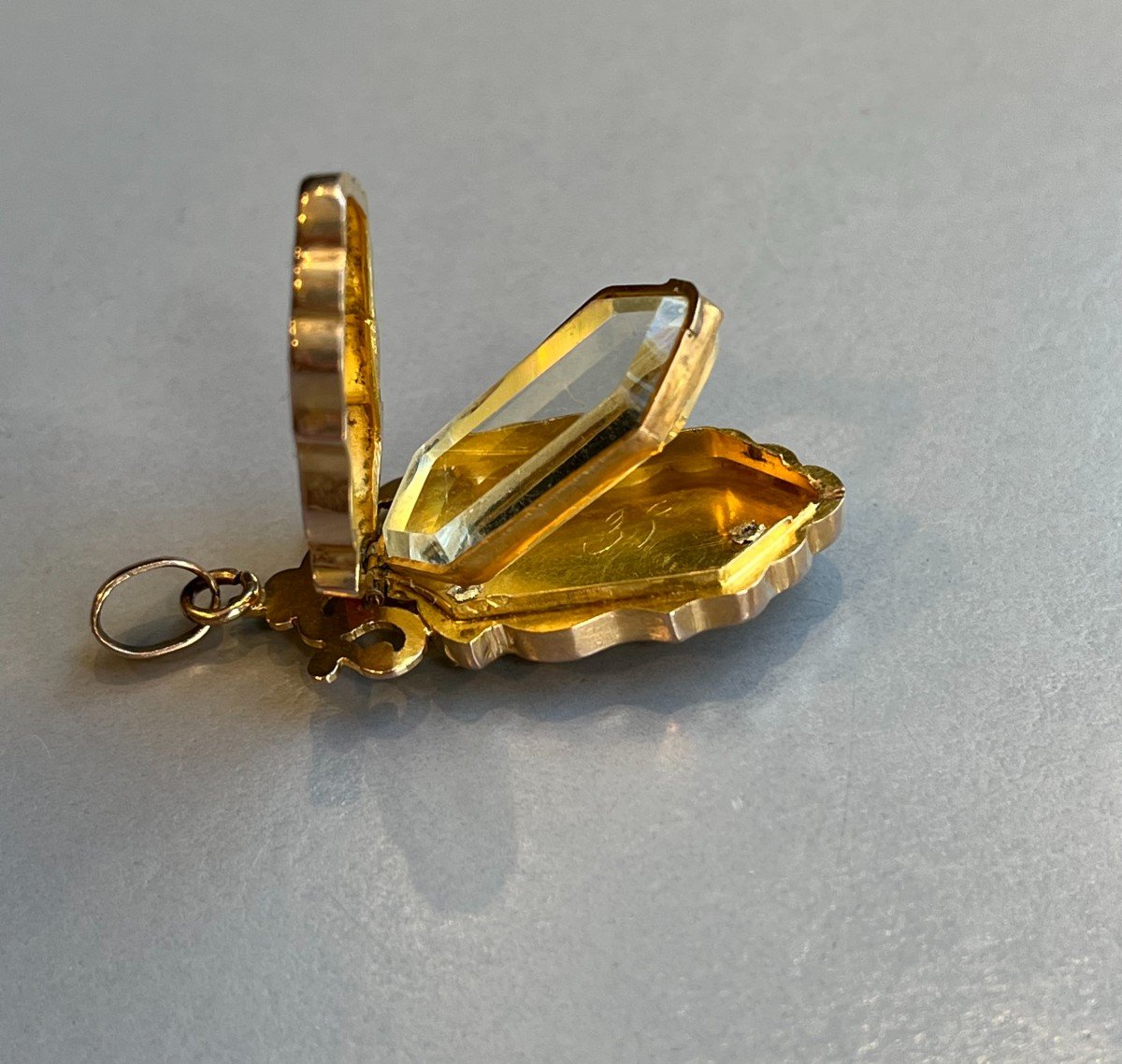 Cassolette Pendant In 19th Century Gold.-photo-3