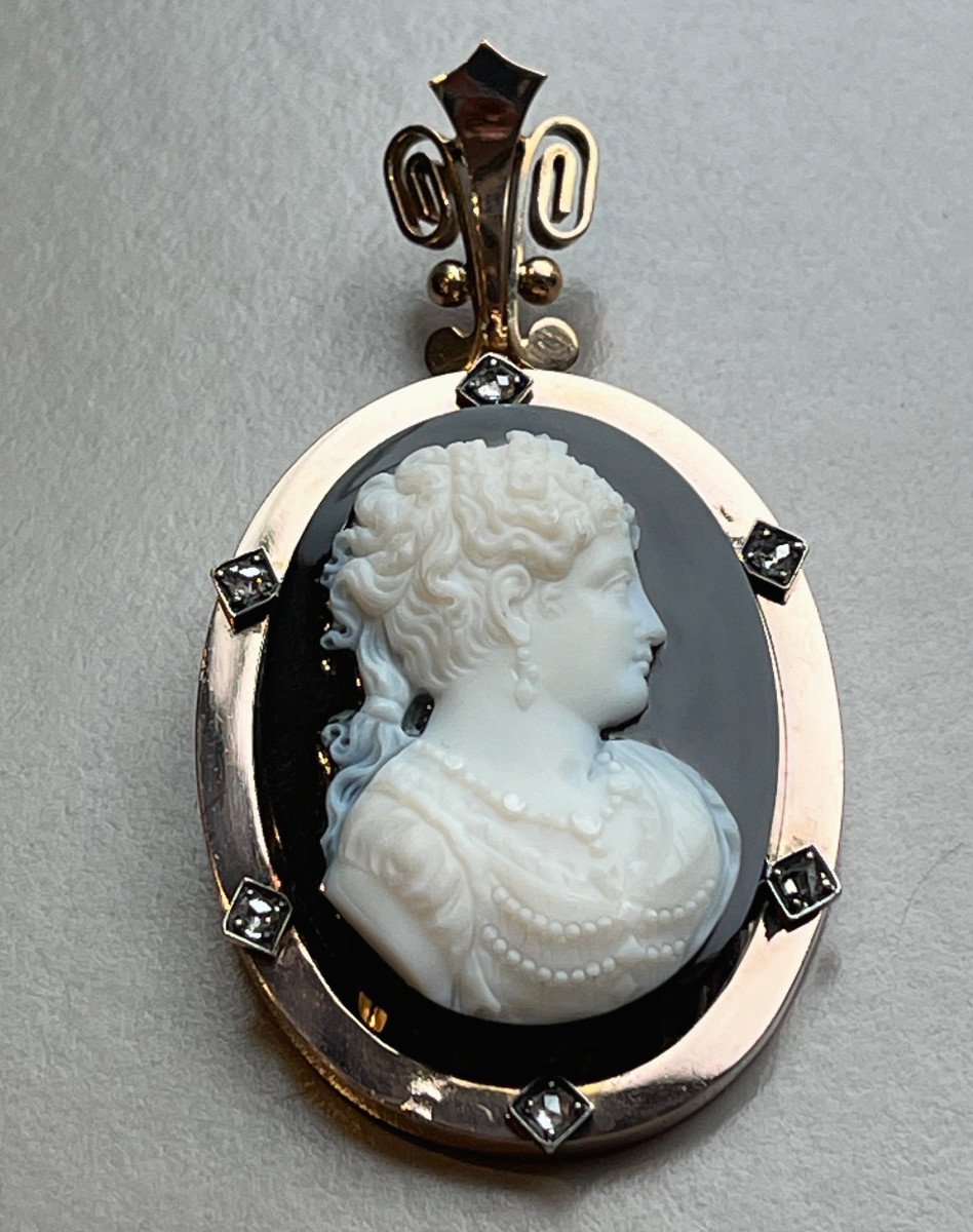 Brooch Forming A Gold Pendant, Agate Cameo 19th