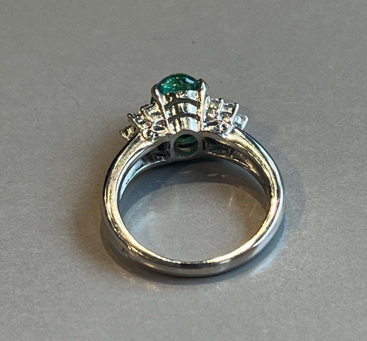 Ring In Platinum, Emerald Cabochon And Diamonds. 20th Century-photo-2