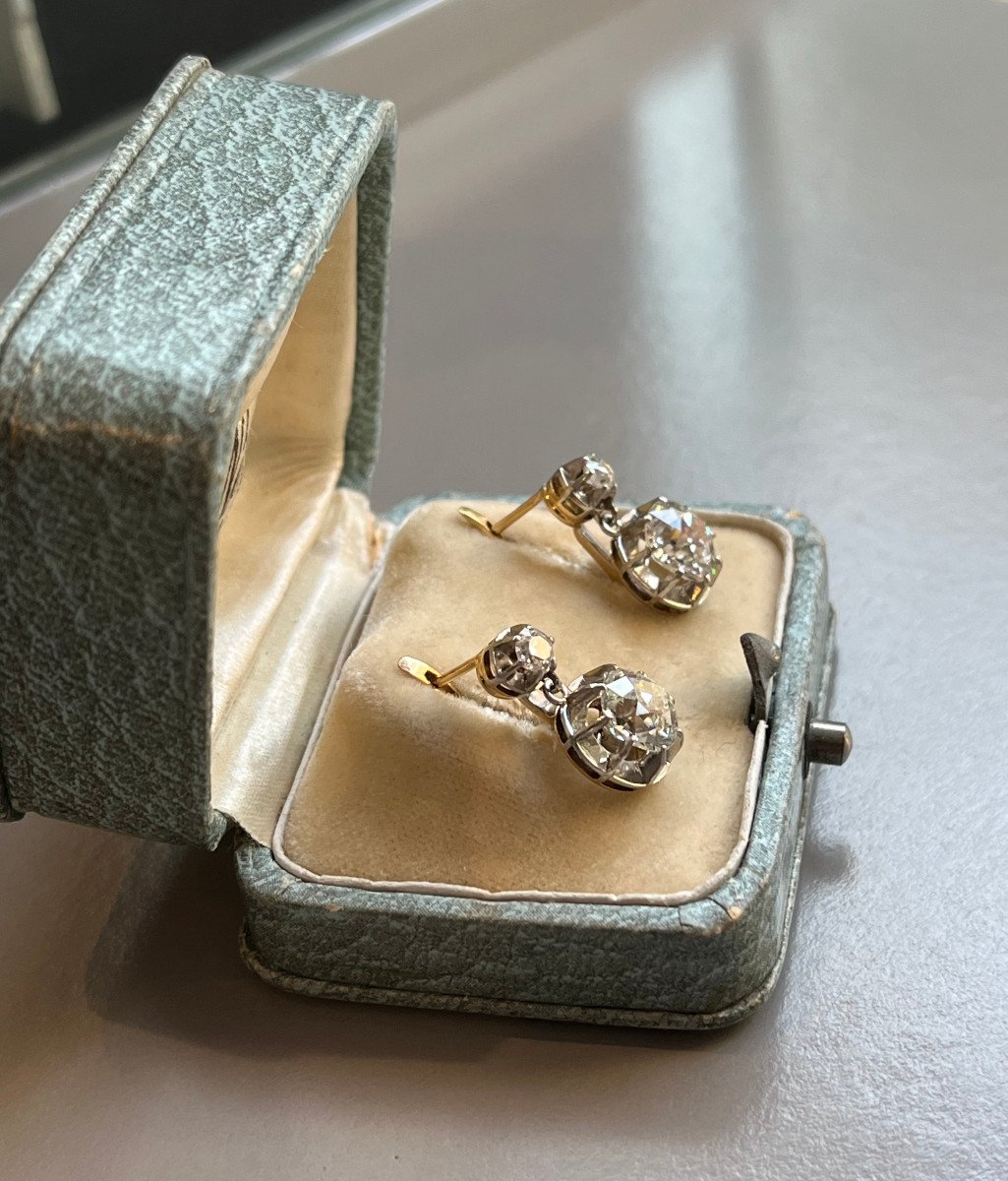 Boucles dormeuses anciennes ,2 diamants taille coussin, environ 4 carats. XIXè-photo-5
