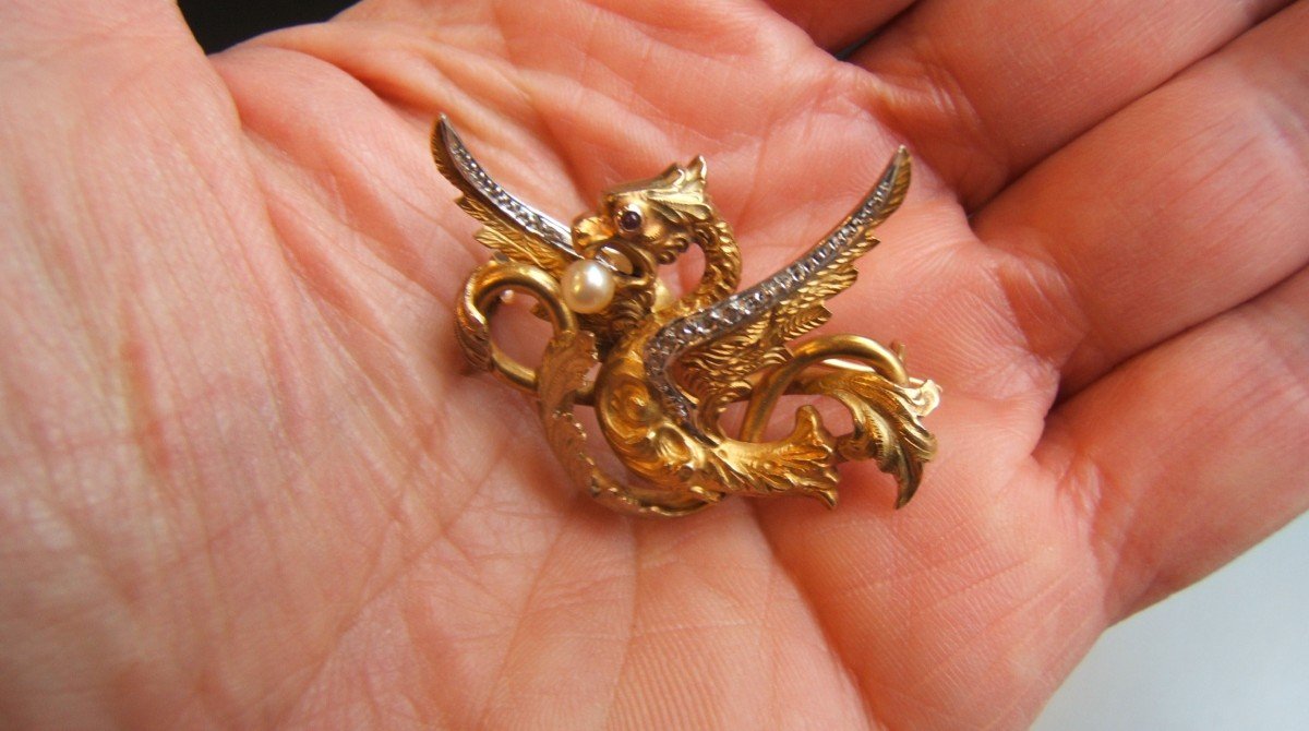 "chimera" Gold Brooch. 19th Century-photo-2