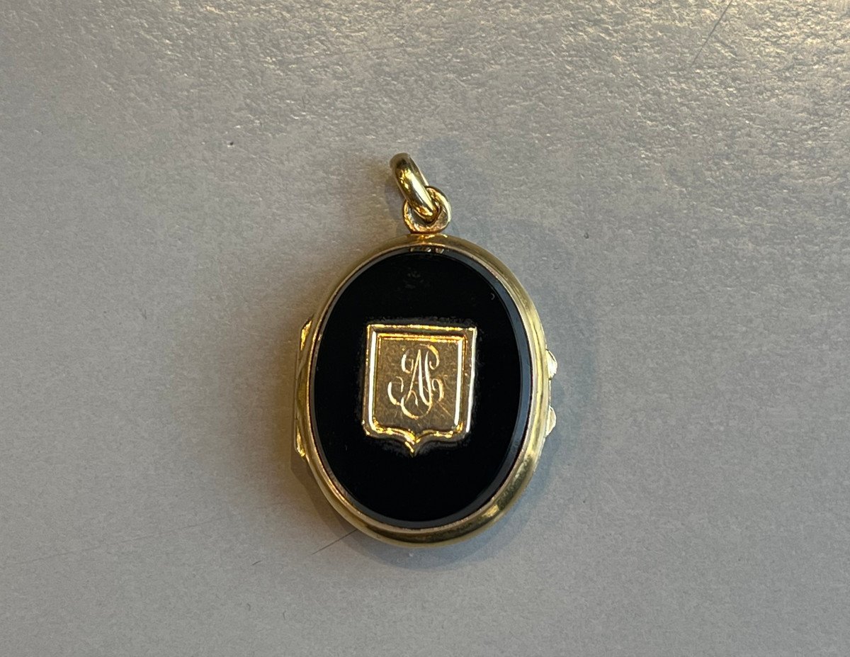 19th Century Gold And Onyx Photo Holder Pendant