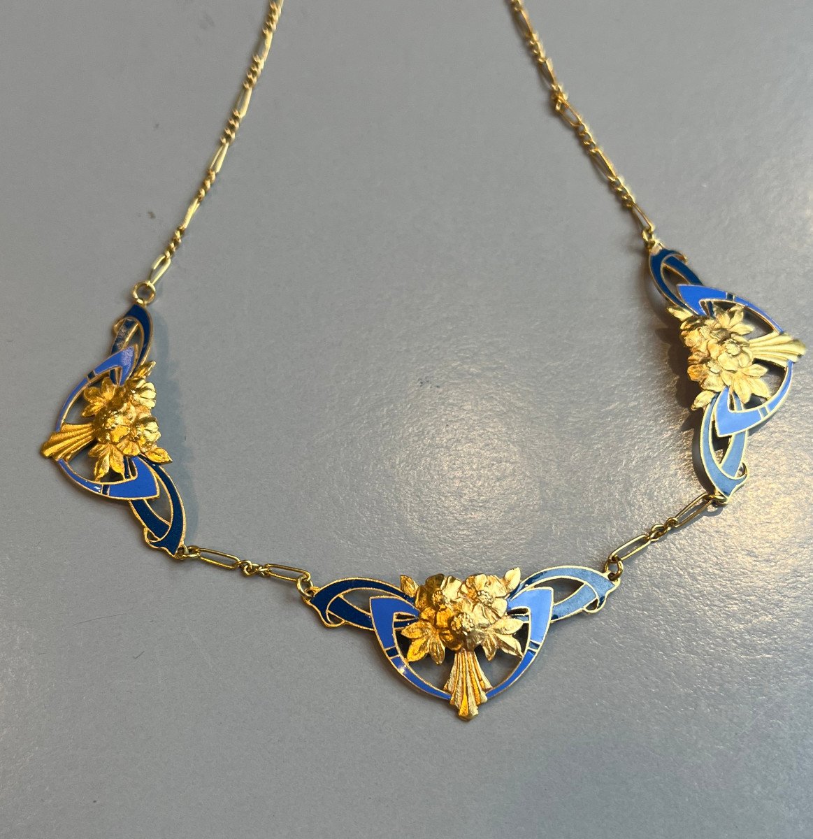 Collier draperie or émaillé époque Art Nouveau