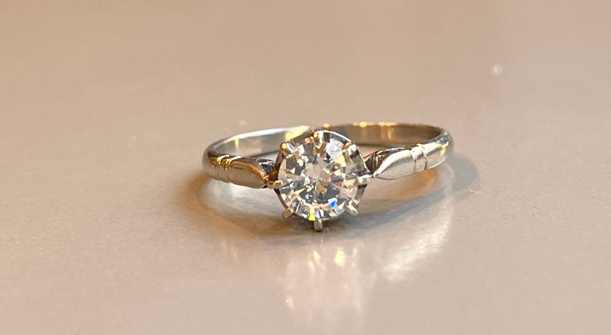 BAGUE SOLITAIRE SERTI SUR PLATINE D'UN DIAMANT DE 0,75carat.