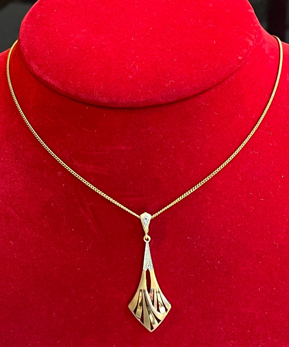 Gold Pendant, Art Deco Period.