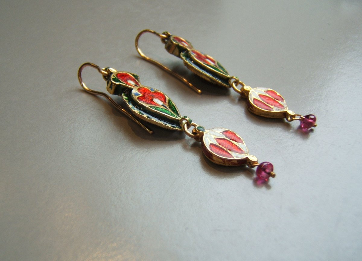Enamelled Gold And Ruby Pendant Earrings. India XIXth.-photo-3
