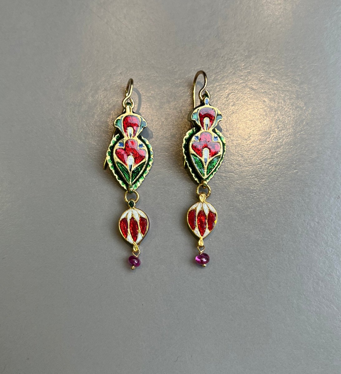 Enamelled Gold And Ruby Pendant Earrings. India XIXth.-photo-3