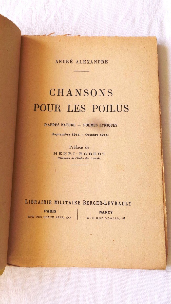  2 LIVRETS- CHANSONS POUR LES POILUS( 1914-1915) & VIEILLES CHANSONS FRANCAISE DU CANADA 1923-photo-2