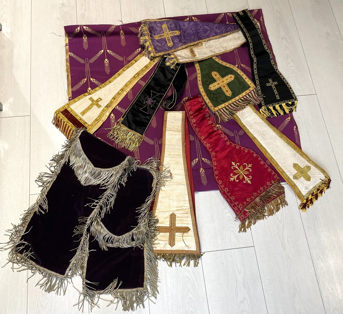 ORNEMENTS  ET ETOLES LITURGIQUES - TISSUS RELIGIEUX - XX°-photo-2