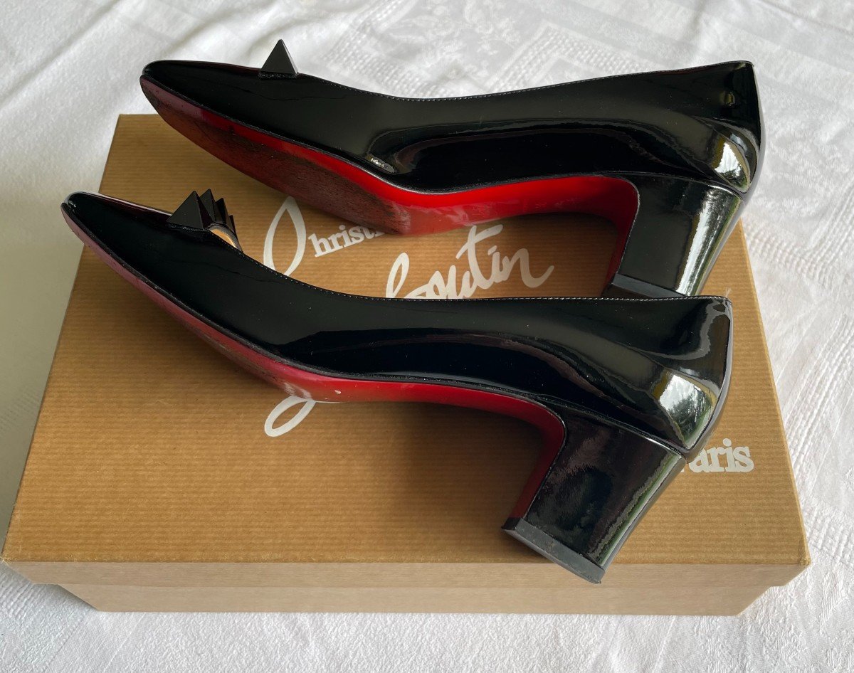 ESCARPINS  BAS PAR  CHRISTIAN " LOUBOUTIN " - MODELE PYRAMIDE - XX°-photo-3