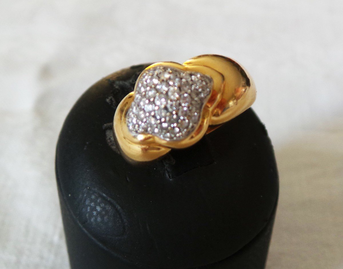 BAGUE DE TYPE GODRON EN OR 18 K ET 40 DIAMANTS- XX°