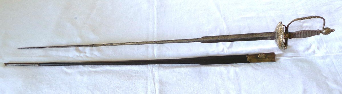 EPEE OFFICIER SUPERIEUR A LA COLICHEMARDE ET FOURREAU - EPOQUE : LOUIS XV - 1715 -1774 - XVIII°