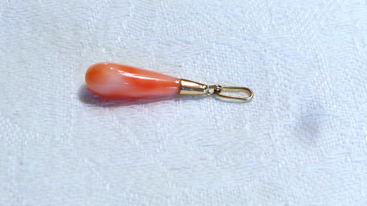 18k Gold And Coral Pendant -photo-2