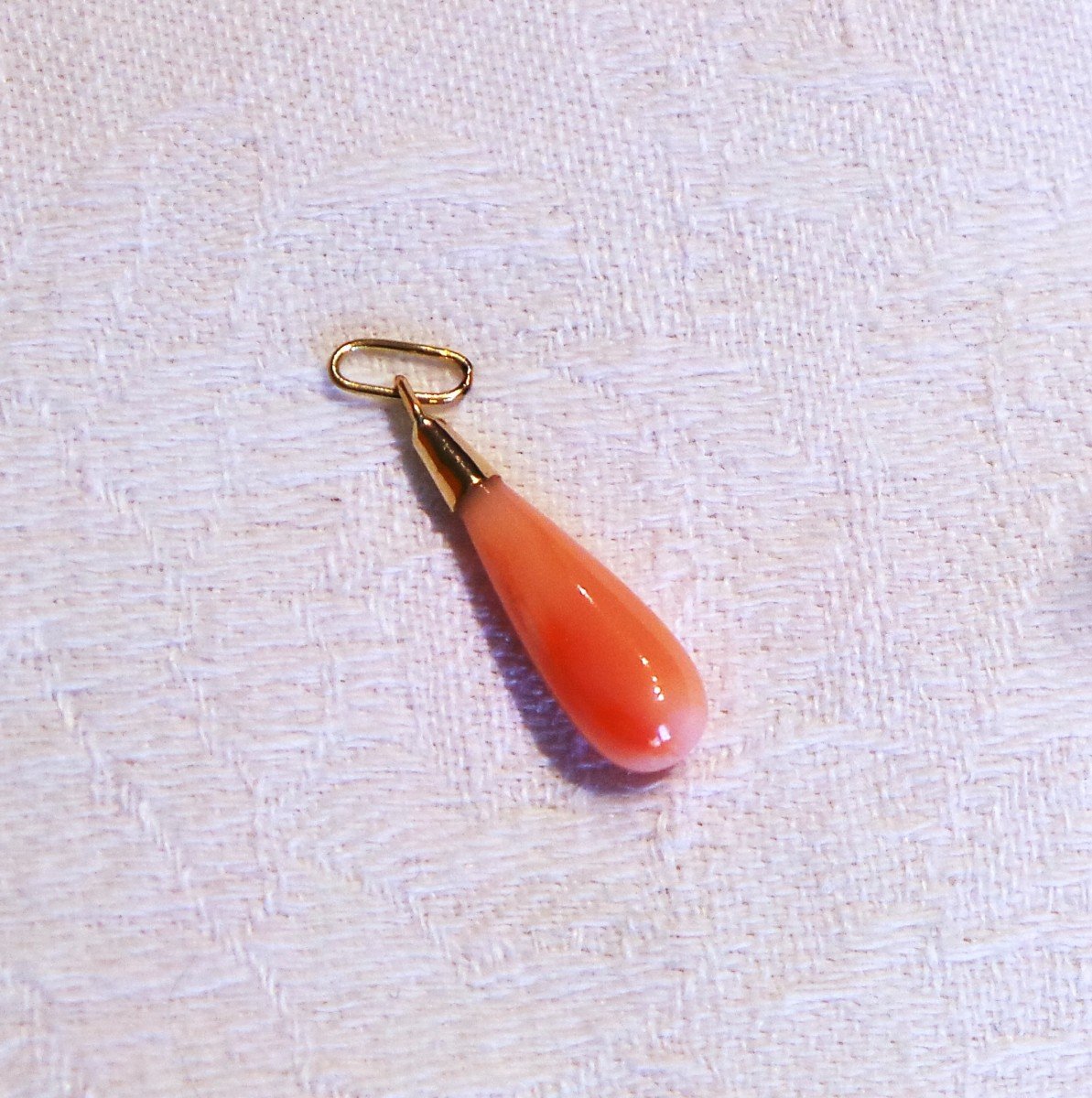 18k Gold And Coral Pendant 