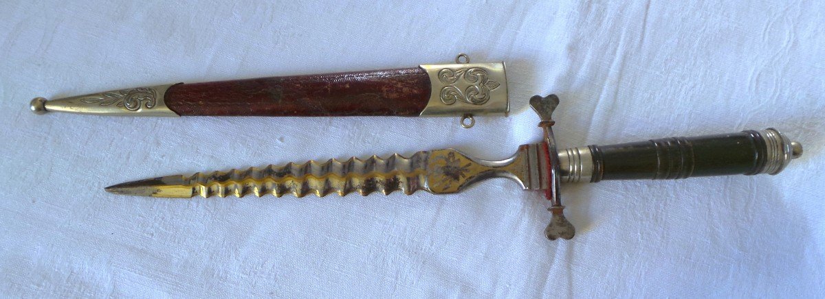 Companion Or Masonic Dagger With Flambing Blade And Engravings With Scabbard - 19th Century