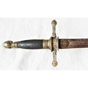 Bhuj, dagger or axe-knife with a hidden Gupti in the handle. Early 18th  Century, made of Damascus steel and blade are damascened in floral design  in gold. Salar Jung Museum, Hyderabad, India. [