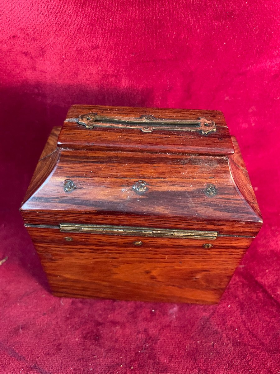 18th Century Violet Wood Queue Trunk-photo-3