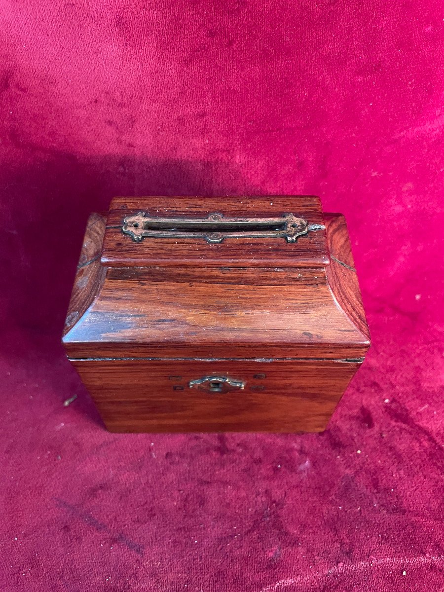 18th Century Violet Wood Queue Trunk-photo-1