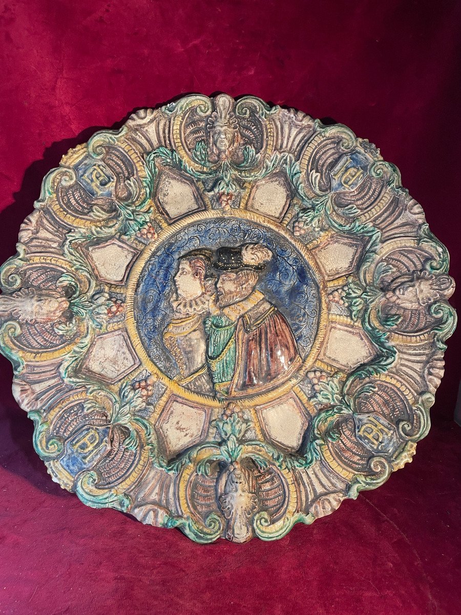 Plat En Faience Ecole De Tours Henri II Et Catherine De Medicis