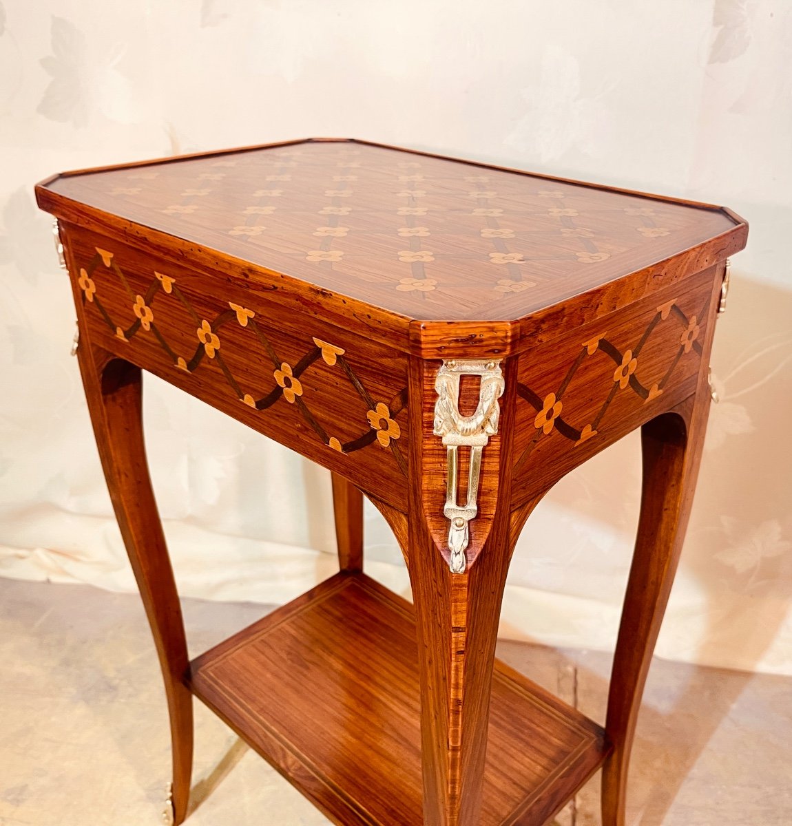 Queen's Marquetry Coffee Table, 19th Century -photo-2