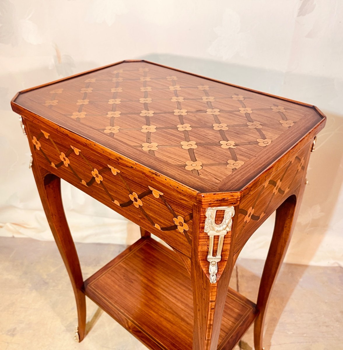 Queen's Marquetry Coffee Table, 19th Century -photo-5