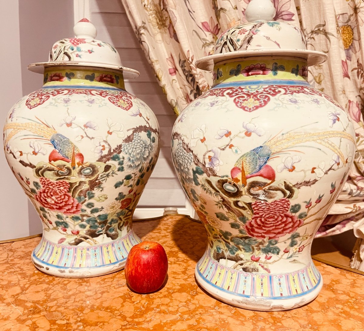 Paire De Vases Porcelaine Famille Rose. Chine , XIXe Siècle 