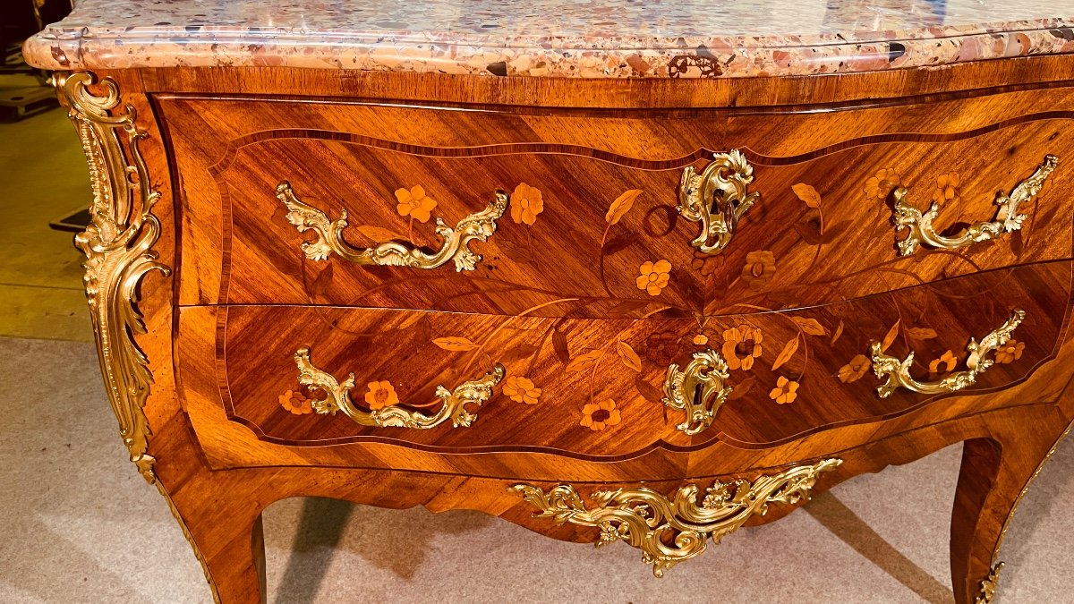 Commode Louis XV à Fleurs , époque 18eme Siècle 