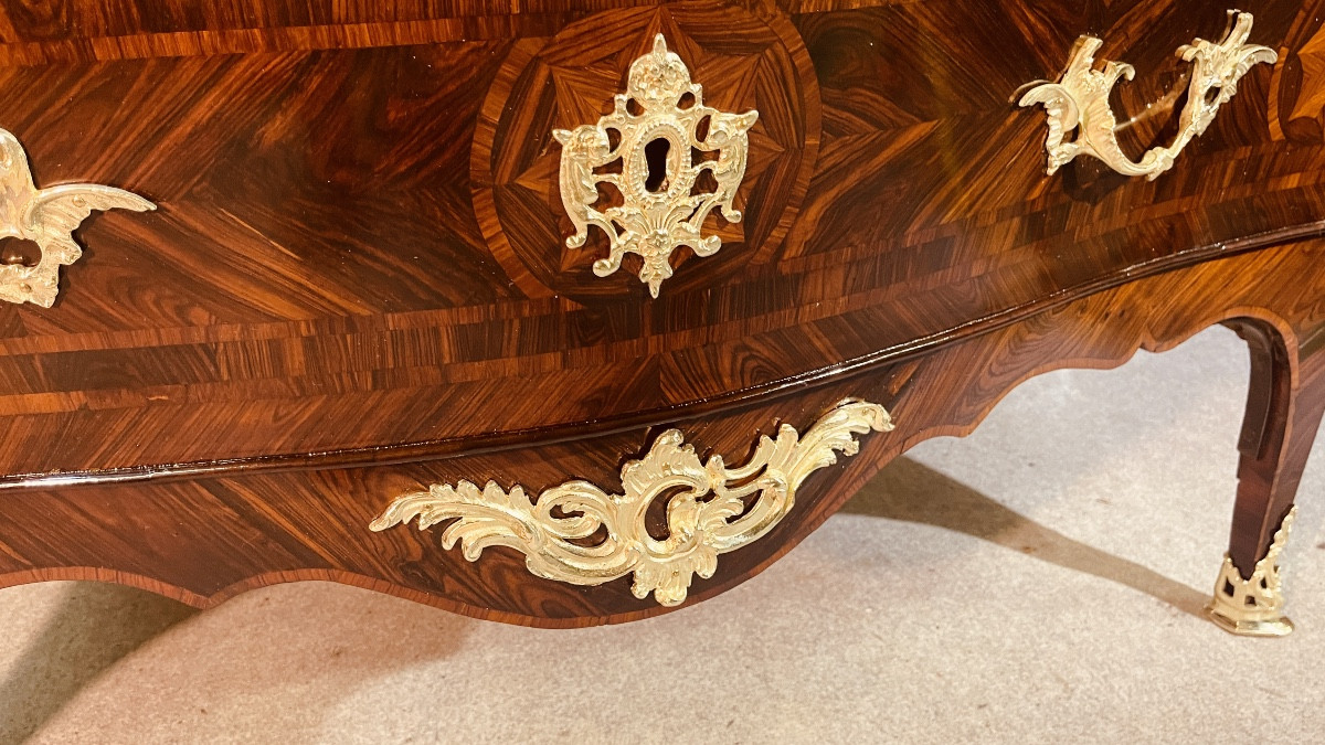 Louis XV Curved Chest Of Drawers, 18th Century -photo-2