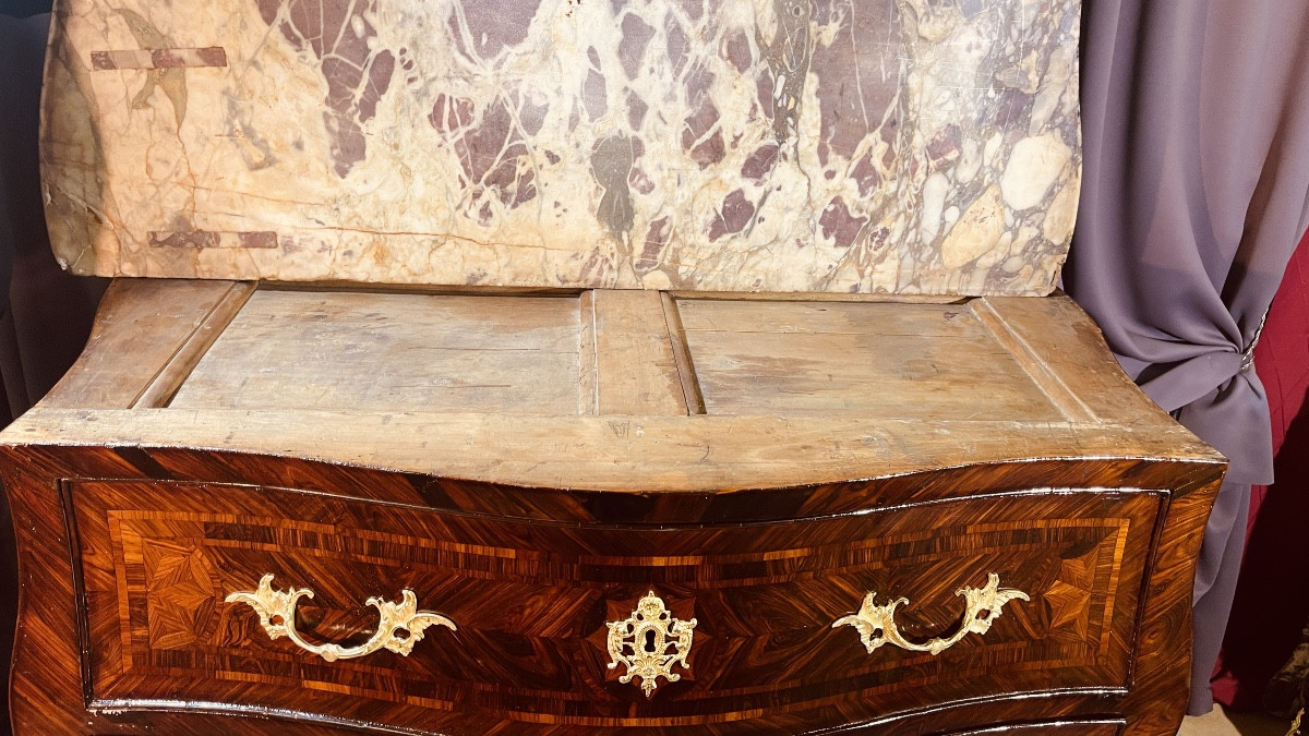 Louis XV Curved Chest Of Drawers, 18th Century -photo-4