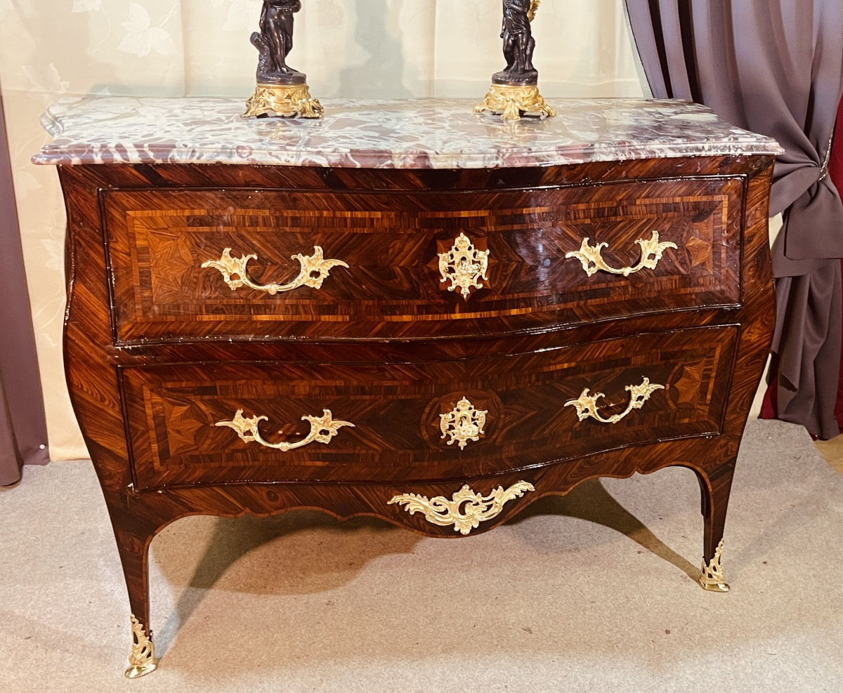 Louis XV Curved Chest Of Drawers, 18th Century 