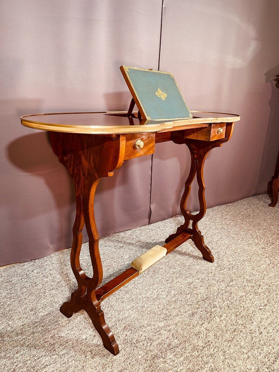 Kidney Shaped Mahogany Writing Table-photo-1