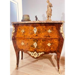 Commode Louis XV , Estampillée Pierre Roussel ( 1723-1782 )